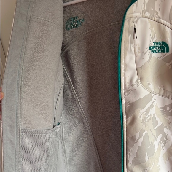 The North Face Women's Apex Bionic White Jacket - Picture 9 of 9